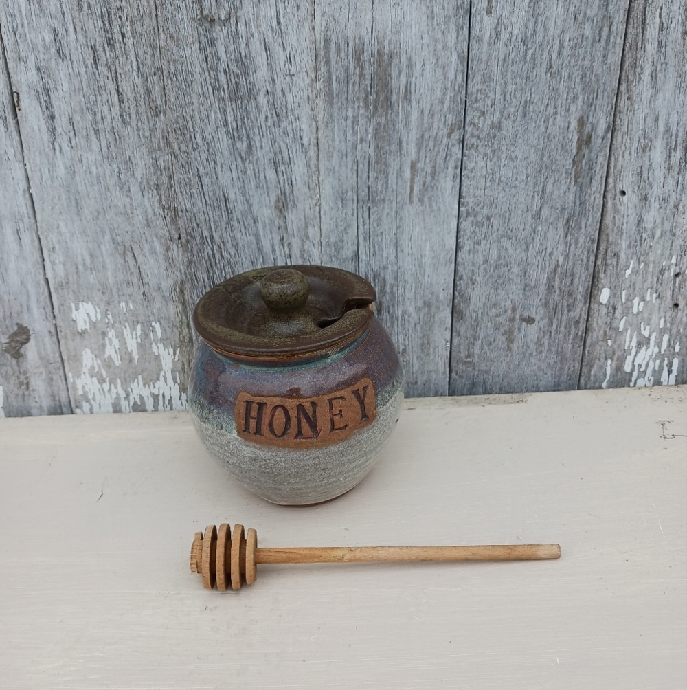 Handcrafted‎ Stoneware Pottery Honey Pot Jar With Lid And Wood Dipper